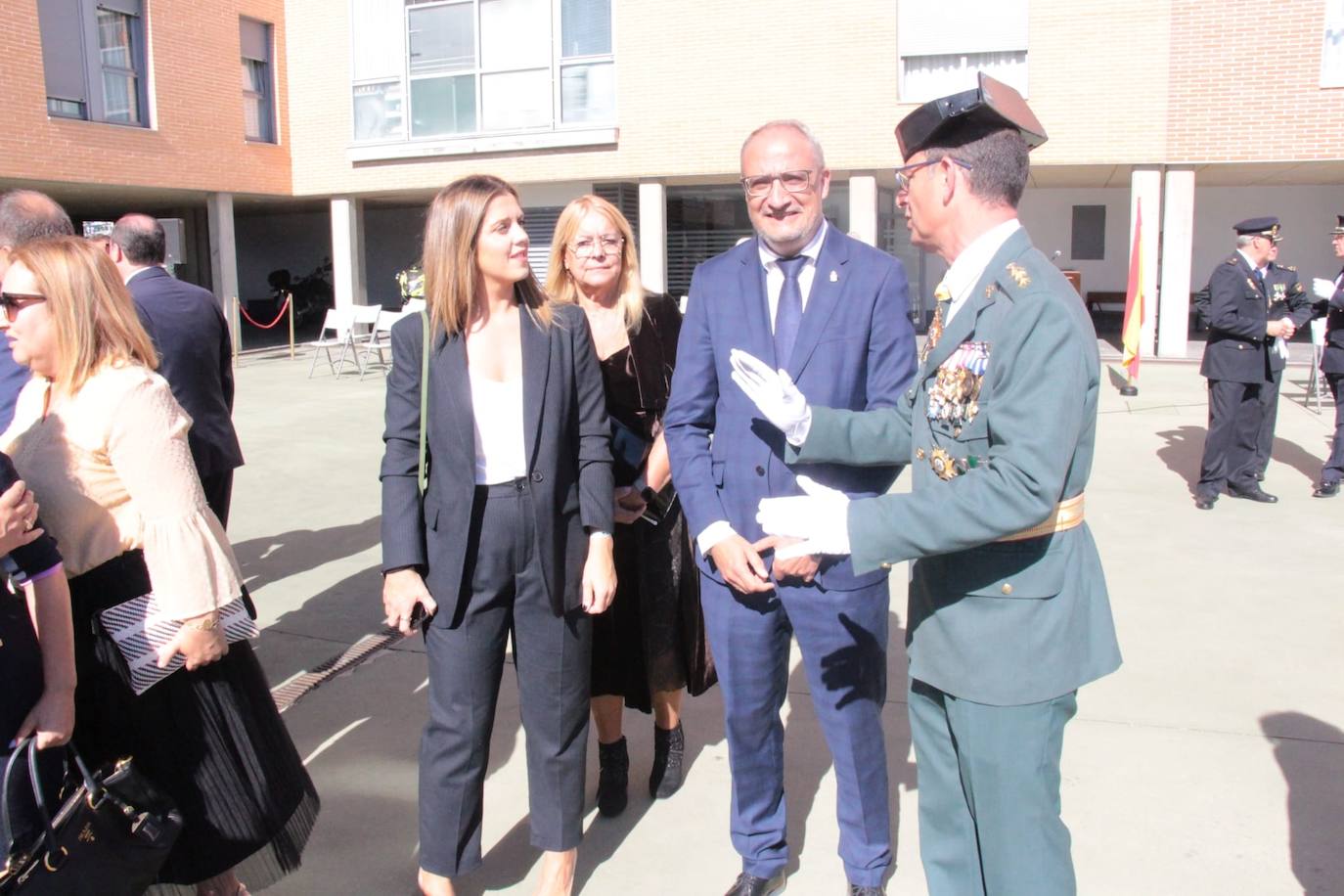 El alcalde de Ponferrada, Olegario Ramón, junto a las concejalas Carmen Doel y Lorena Valle, participó hoy en la celebración de la festividad de la Virgen del Pilar.