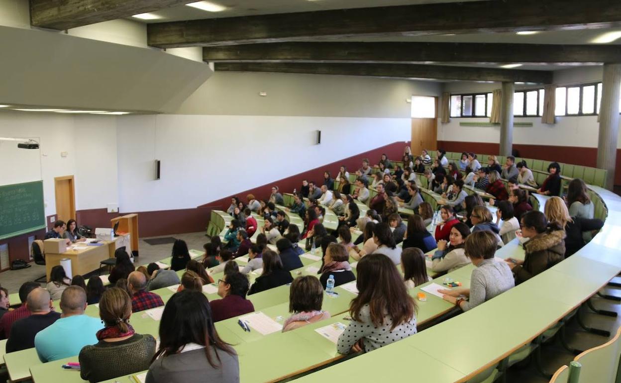 Universitarios en un aula de la Universidad de León.