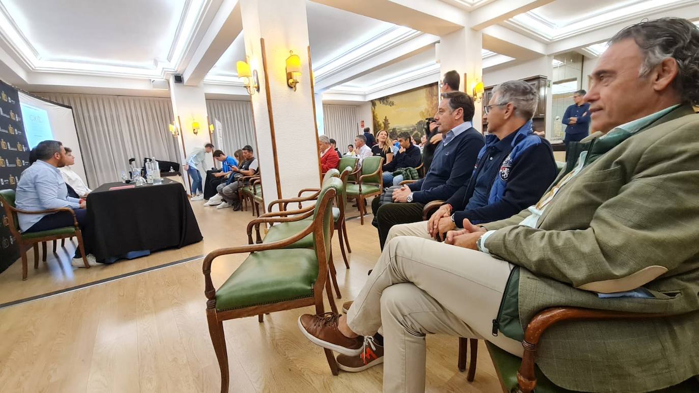 José Manzanera, director deportivo de la Cultural, inaugura las charlas '10x100' del club.