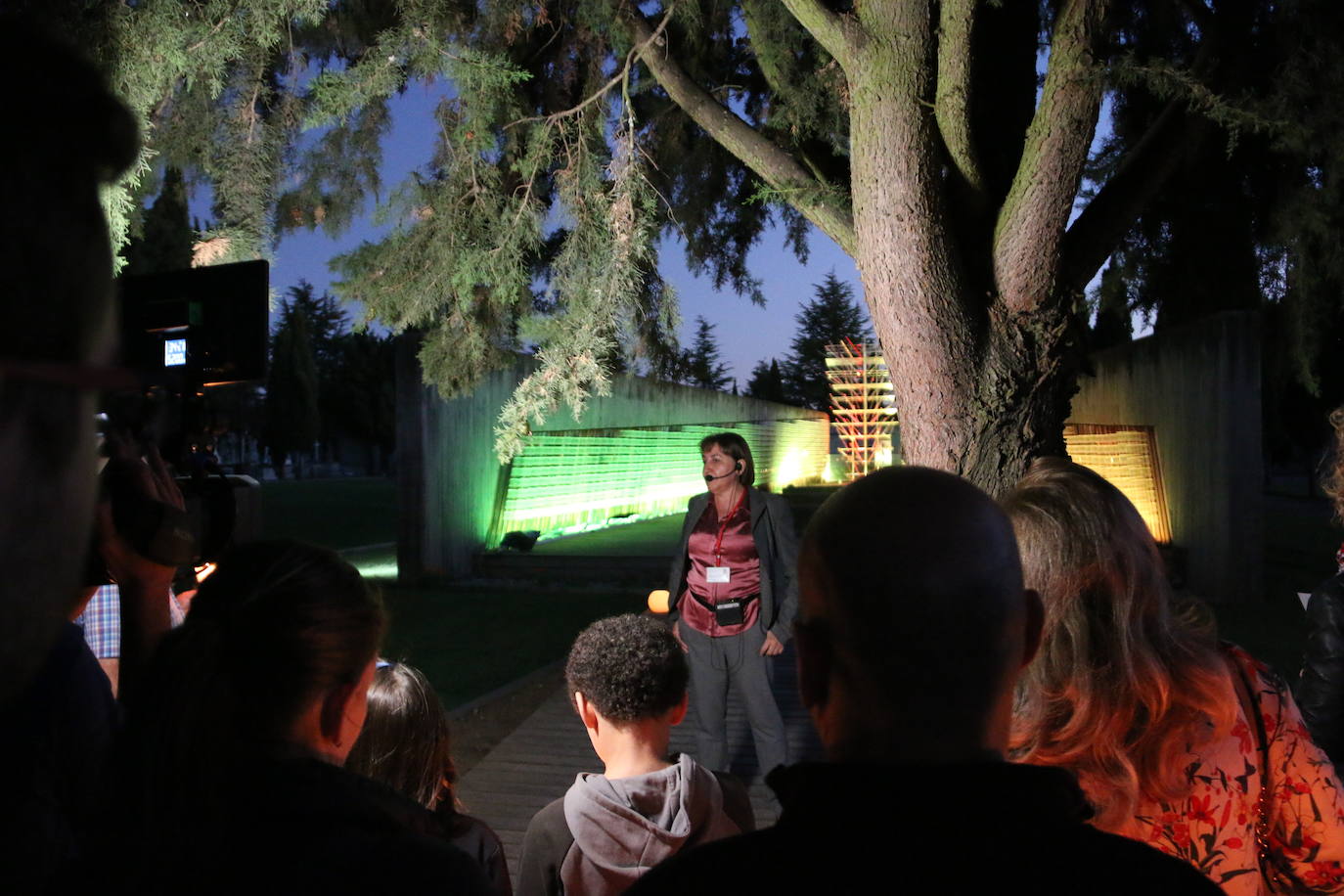 Fotos: El Cementerio de León revive en la noche