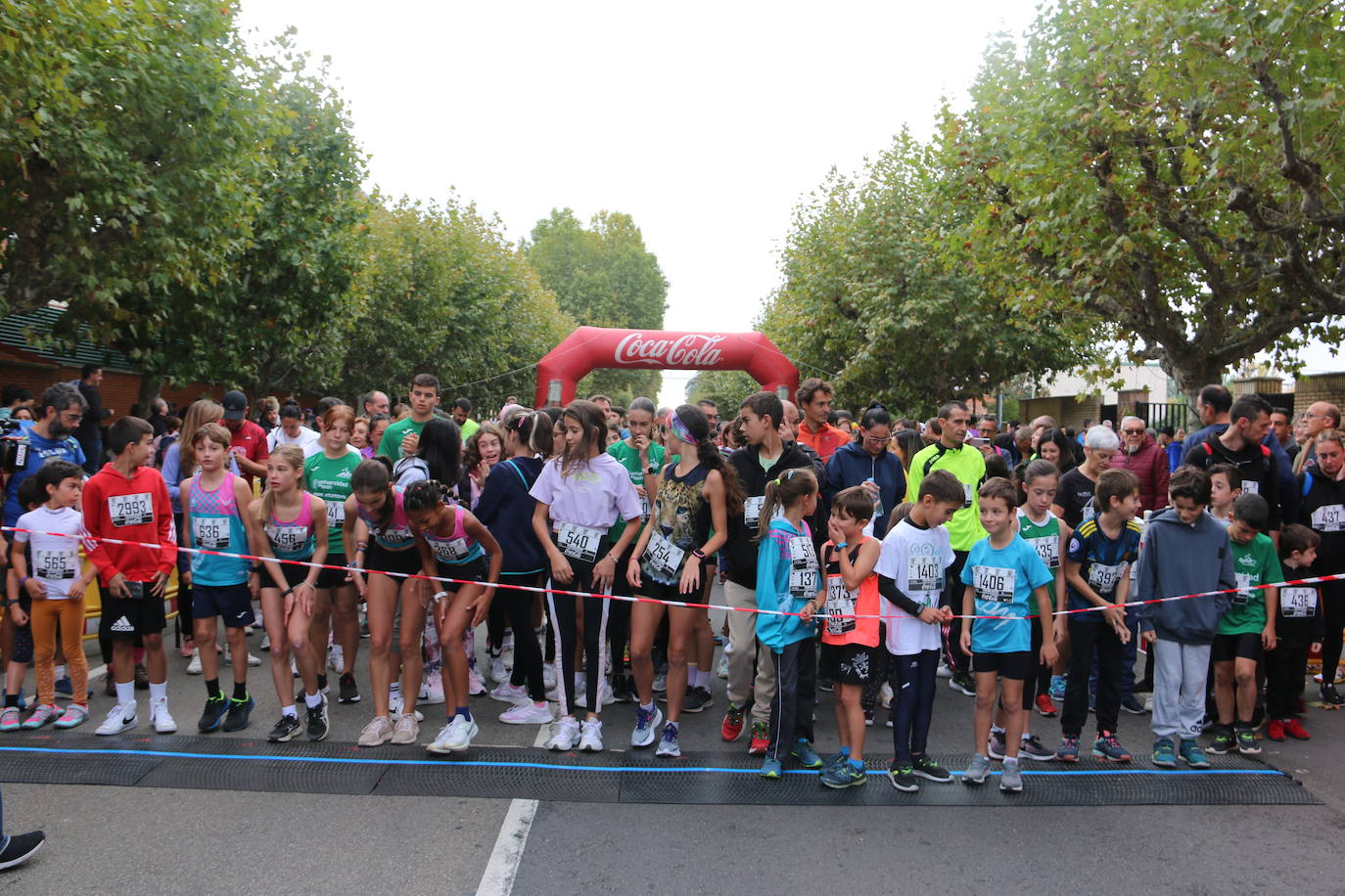 Centenares de personas se suman a la prueba no competitiva para disfrutar de una mañana de deporte.