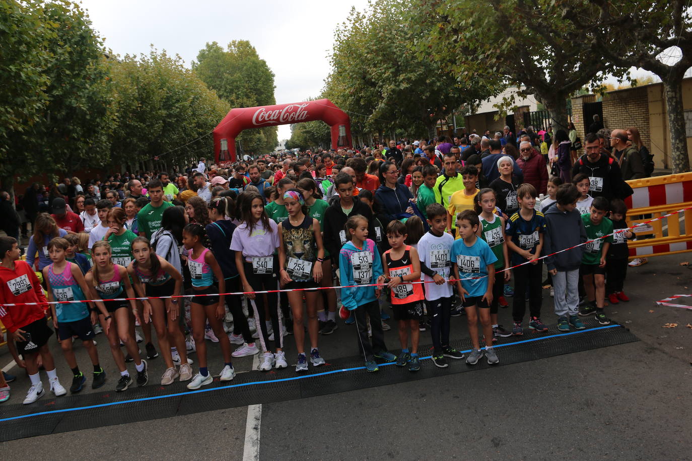 Centenares de personas se suman a la prueba no competitiva para disfrutar de una mañana de deporte.