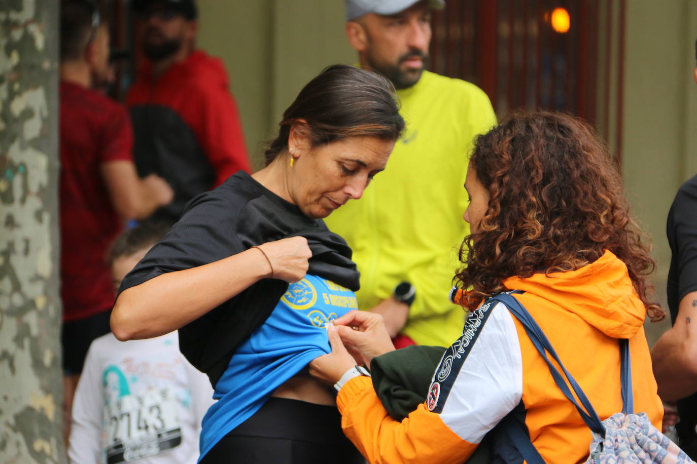 Centenares de personas se suman a la prueba no competitiva para disfrutar de una mañana de deporte.