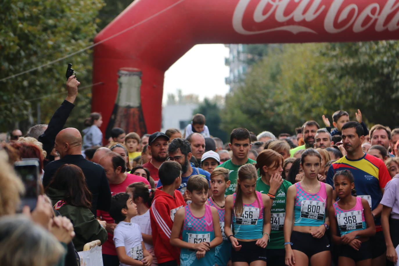 Centenares de personas se suman a la prueba no competitiva para disfrutar de una mañana de deporte.