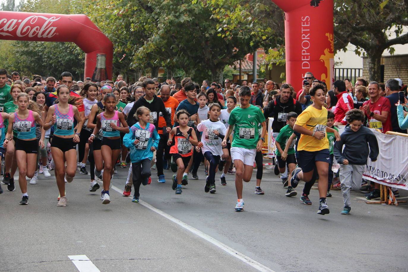 Centenares de personas se suman a la prueba no competitiva para disfrutar de una mañana de deporte.