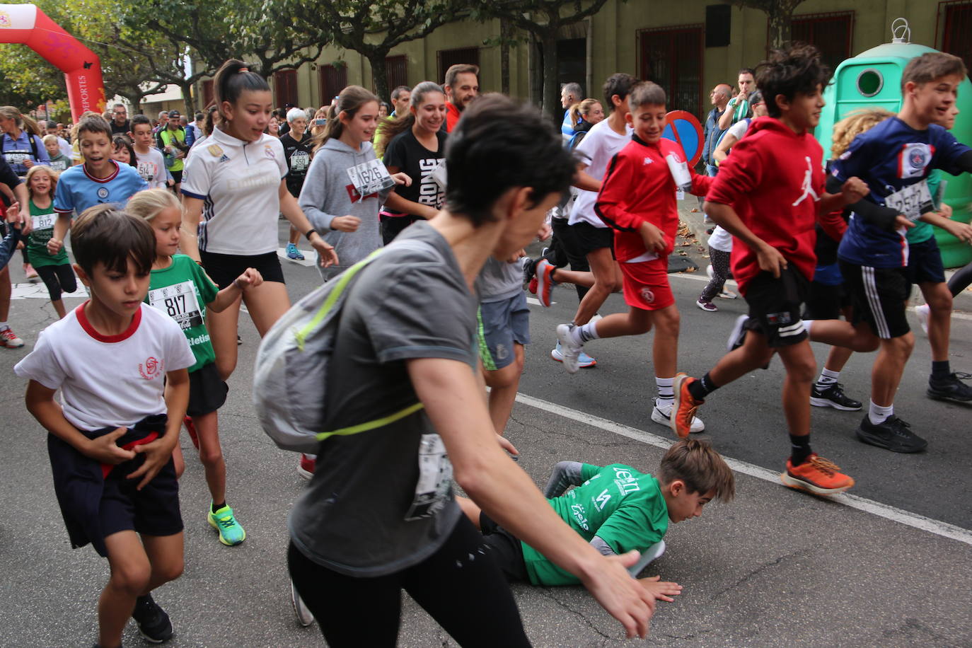 Centenares de personas se suman a la prueba no competitiva para disfrutar de una mañana de deporte.