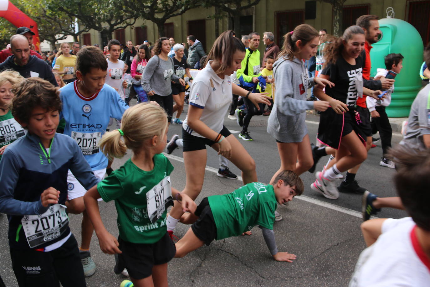 Centenares de personas se suman a la prueba no competitiva para disfrutar de una mañana de deporte.