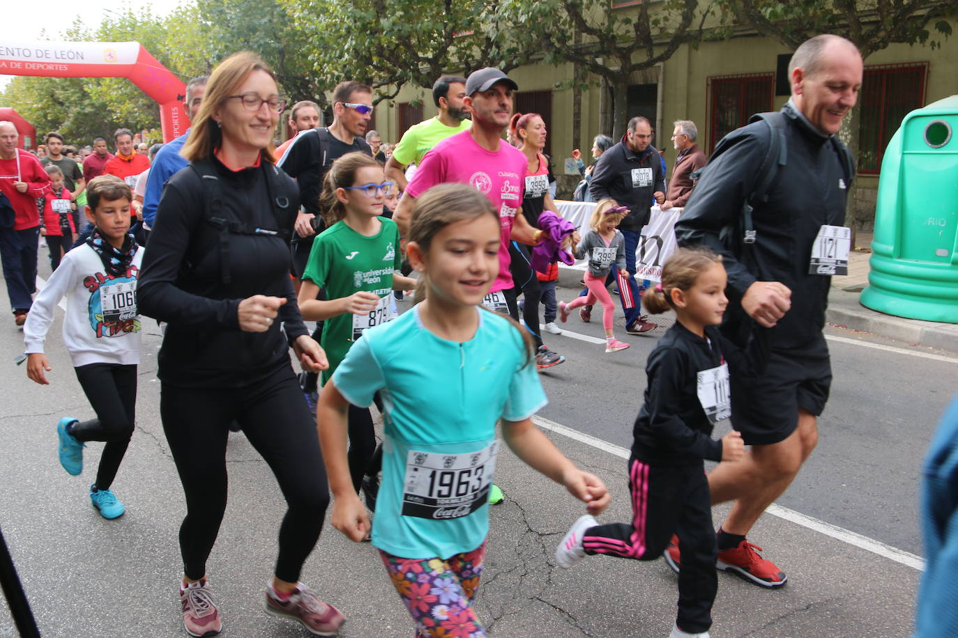 Centenares de personas se suman a la prueba no competitiva para disfrutar de una mañana de deporte.