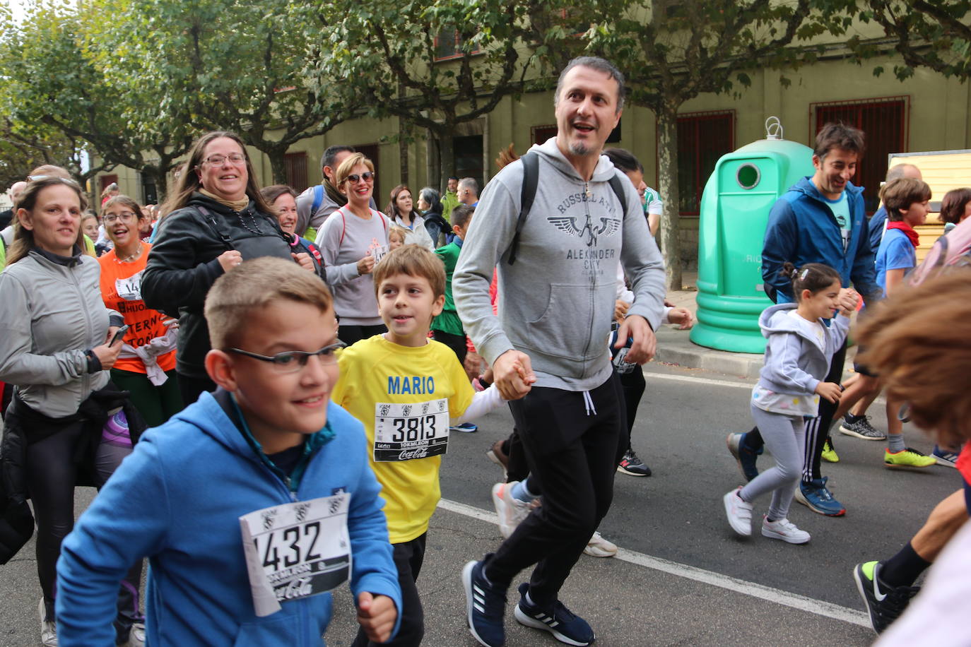 Centenares de personas se suman a la prueba no competitiva para disfrutar de una mañana de deporte.