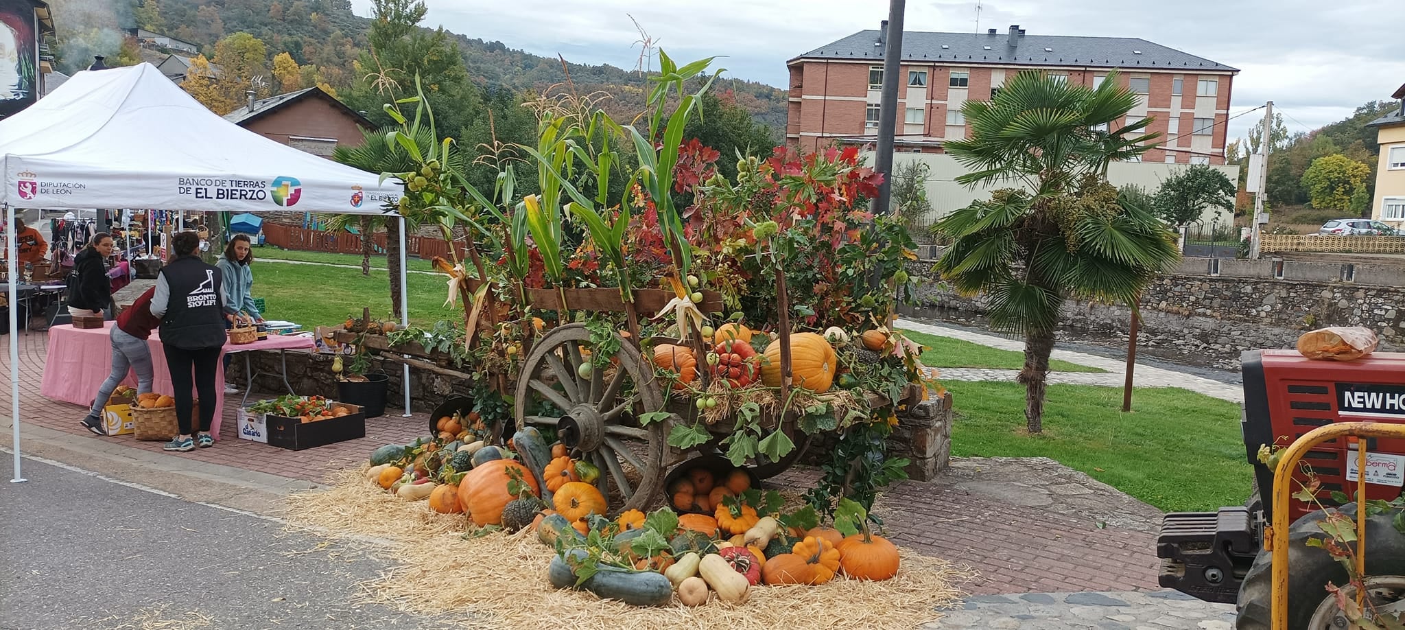 icultores, artesanos, restauradores y reposteros llenaron el pueblo con sus puestos.