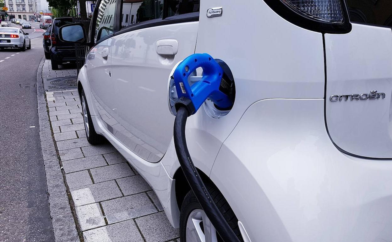 Castilla y León espera llegar a 5.000 coches eléctricos en 2023, el doble de los actuales