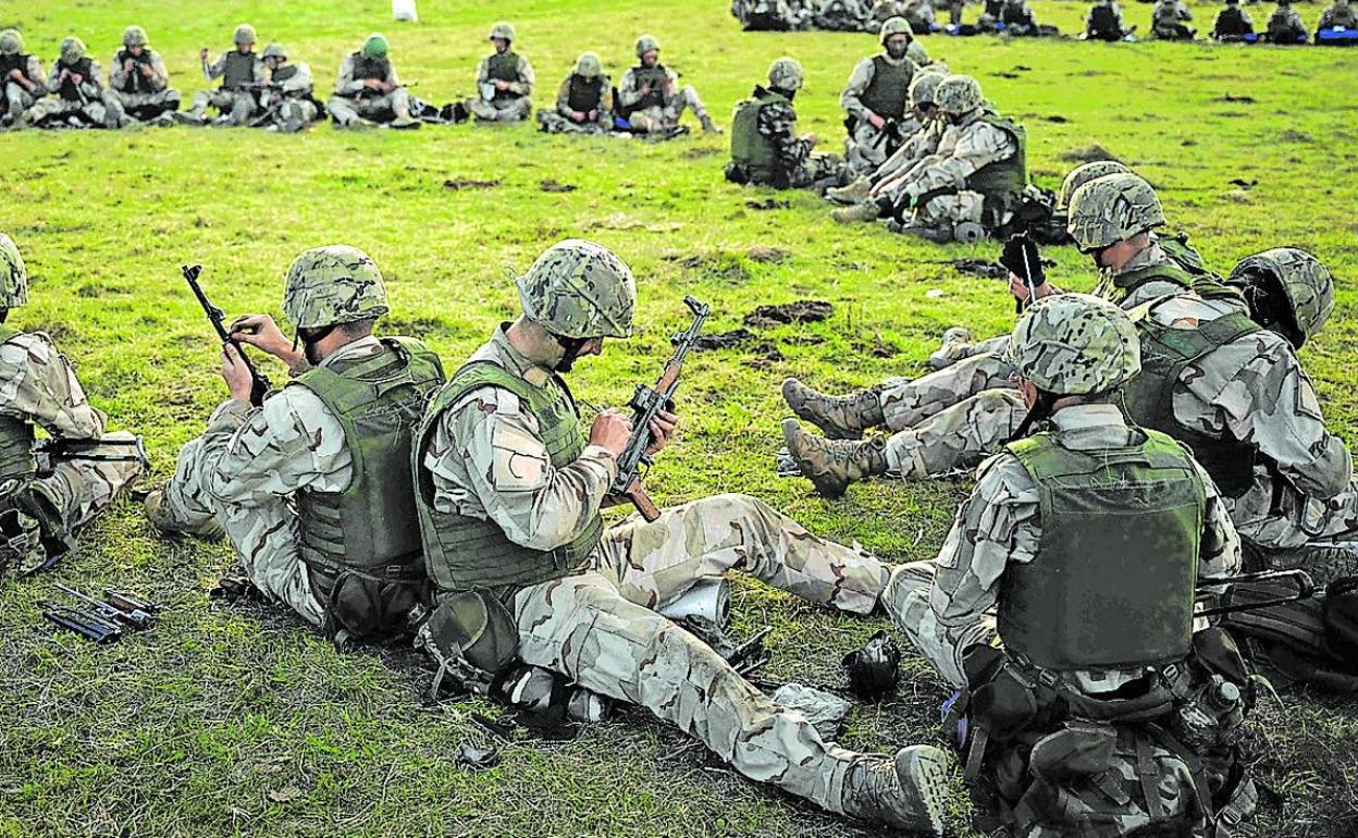 Entrenamiento de tropas ucranianas en Durrington, Inglaterra, este mes de octubre.