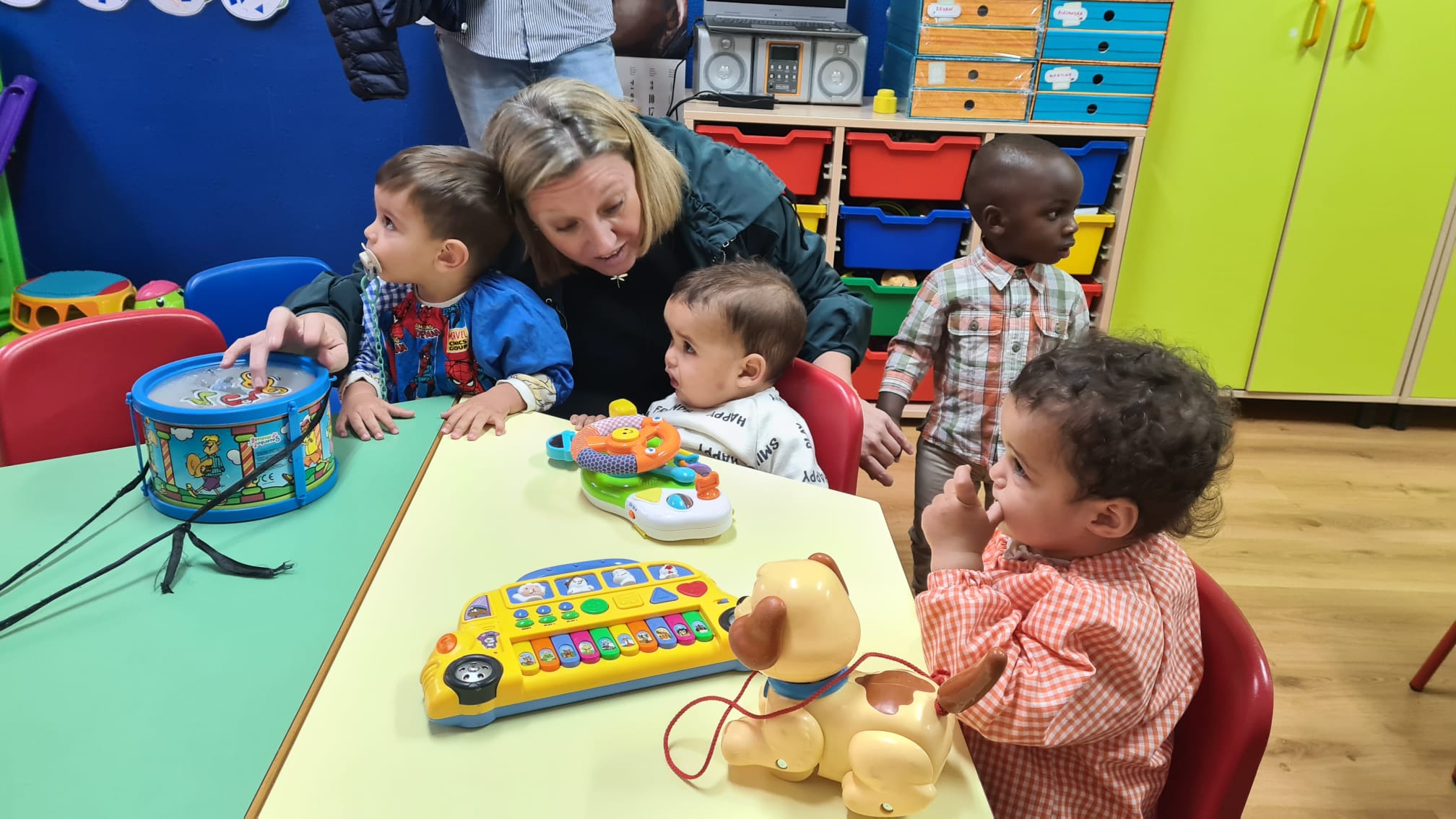 Fotos: Visita de la consejera de Familia al Hogar de la Esperanza de León