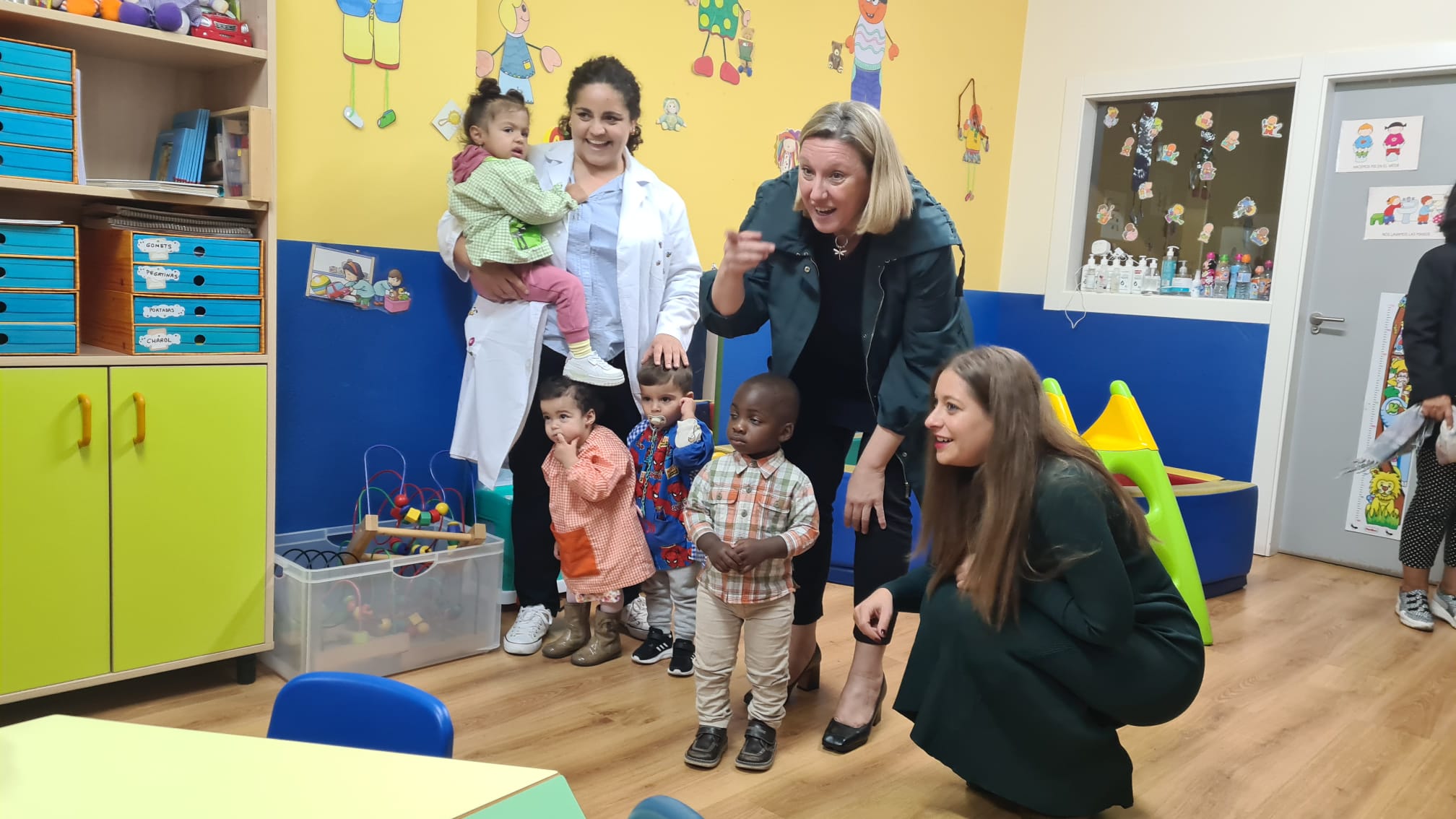 Fotos: Visita de la consejera de Familia al Hogar de la Esperanza de León