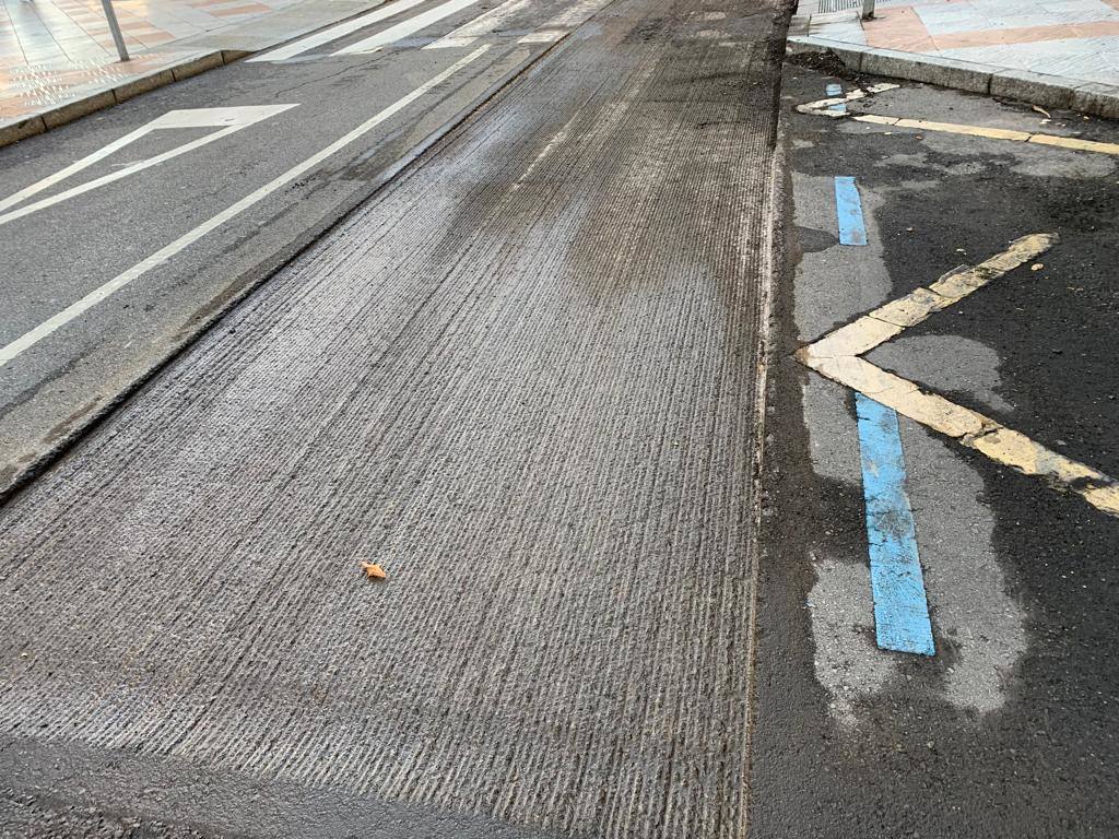 Las obras de asfaltado en la Calle Arquitecto Torbado de León.