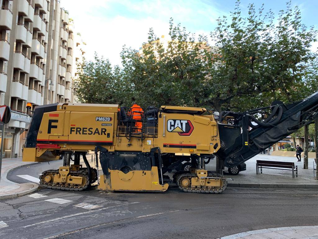 Las obras de asfaltado en la Calle Arquitecto Torbado de León.