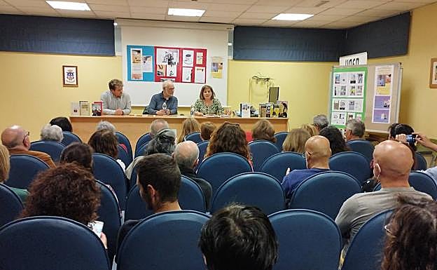 Inauguración del curso de los clubes de lectura en la biblioteca de Pinilla. 