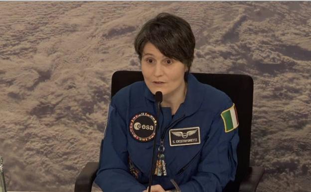 La astronauta italiana de la ESA Samantha Cristoforetti, durante la rueda de prensa en Colonia, Alemania.