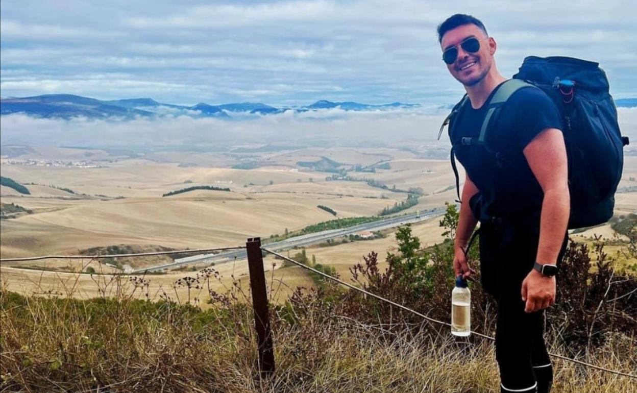 El peregrinoes un conocido médico brasileño y hasta hace unos días colgaba fotos en su Instragram realizando el Camino de Santiago. 