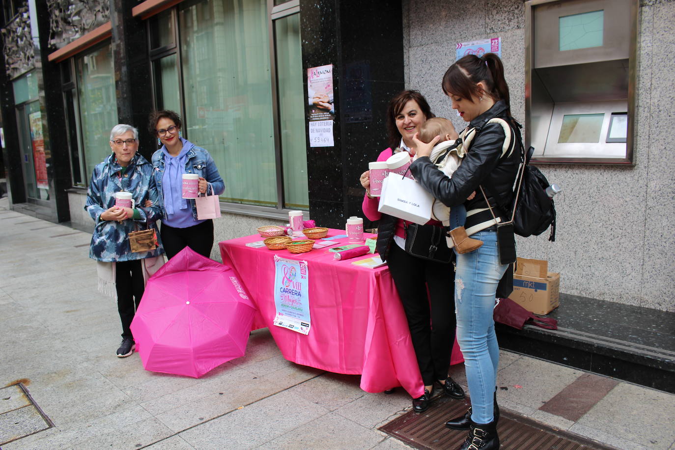 Fotos: Mesa petitoria de Almom en favor de la lucha contra el cáncer de mama