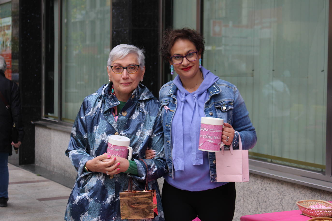 Fotos: Mesa petitoria de Almom en favor de la lucha contra el cáncer de mama