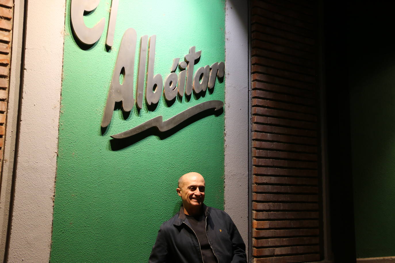 Ante un Albéitar lleno, el conocido actor ha presentado su documental 'Un viaje hacia nosotros', en el que narra la investigación que llevó tras el rastro de su abuelo Gervasio, integrante del ejército republicano durante la Guerra Civil española.