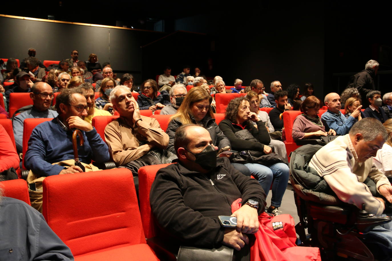 Ante un Albéitar lleno, el conocido actor ha presentado su documental 'Un viaje hacia nosotros', en el que narra la investigación que llevó tras el rastro de su abuelo Gervasio, integrante del ejército republicano durante la Guerra Civil española.