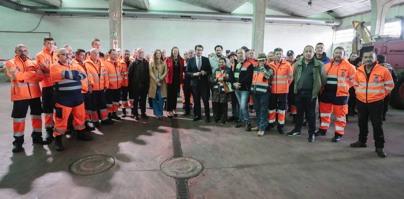 Fotos: Entrega de material de Protección Civil a agrupaciones de voluntarios de la provincia de León