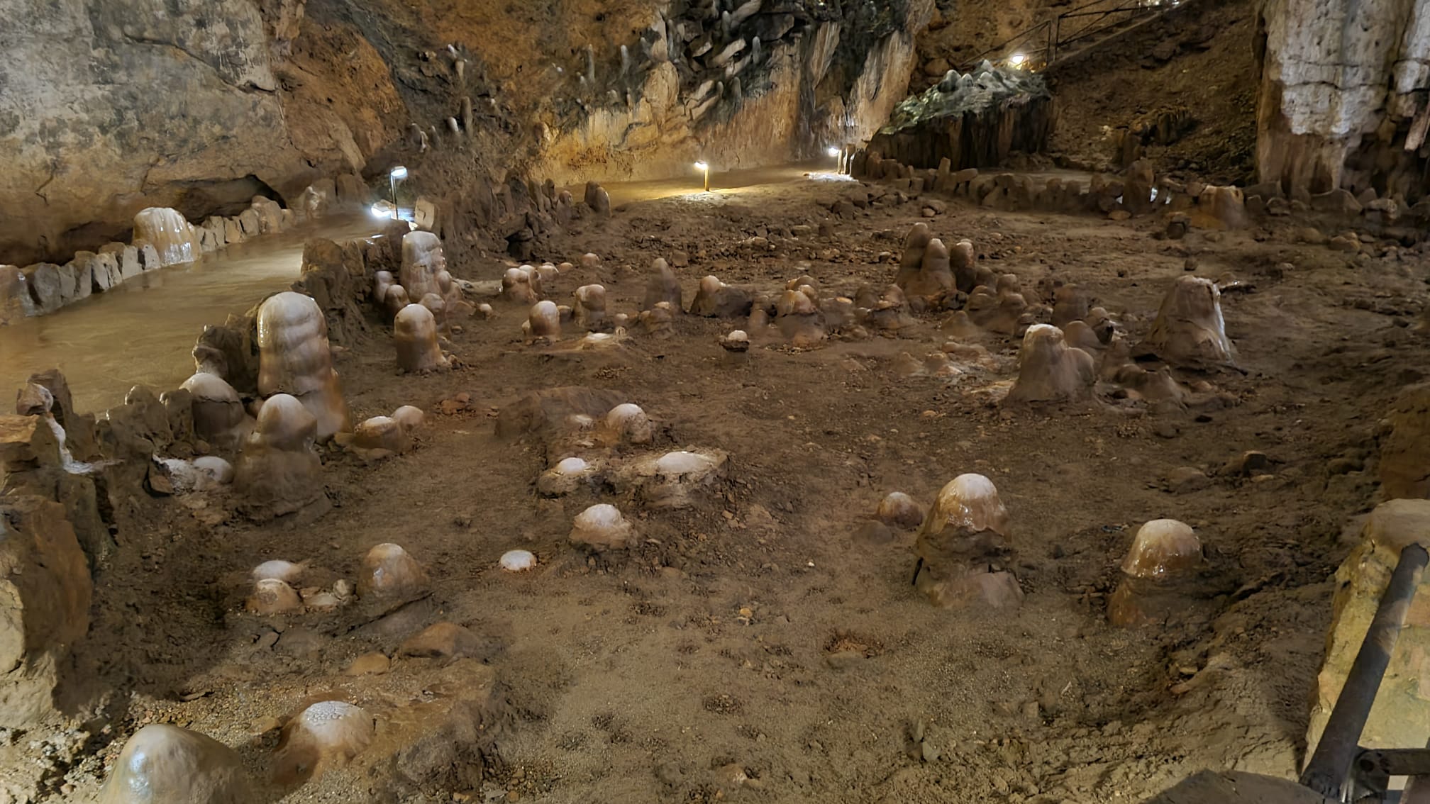 Fotos: Visita a las cuevas de Valporquero