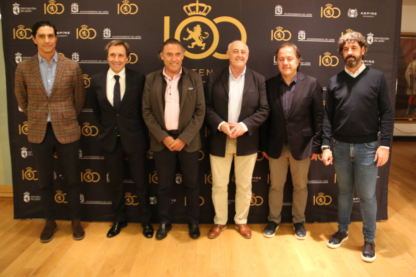 Los leoneses Sergio Fernández, Andresín, Felipe Miñambres y Emilio Vega expusieron cómo es su trabajo en las conferencias por el centenario de la Cultural '10x100'