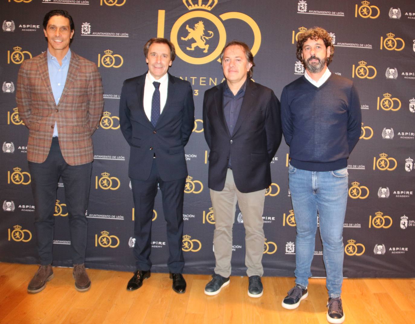 Los leoneses Sergio Fernández, Andresín, Felipe Miñambres y Emilio Vega expusieron cómo es su trabajo en las conferencias por el centenario de la Cultural '10x100'