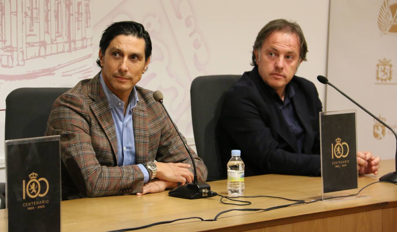 Los leoneses Sergio Fernández, Andresín, Felipe Miñambres y Emilio Vega expusieron cómo es su trabajo en las conferencias por el centenario de la Cultural '10x100'