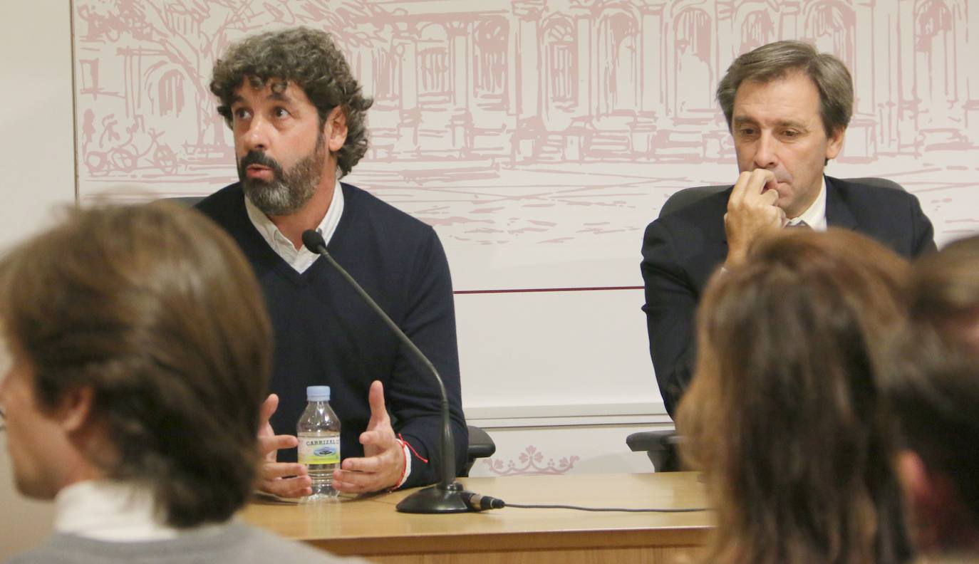 Los leoneses Sergio Fernández, Andresín, Felipe Miñambres y Emilio Vega expusieron cómo es su trabajo en las conferencias por el centenario de la Cultural '10x100'