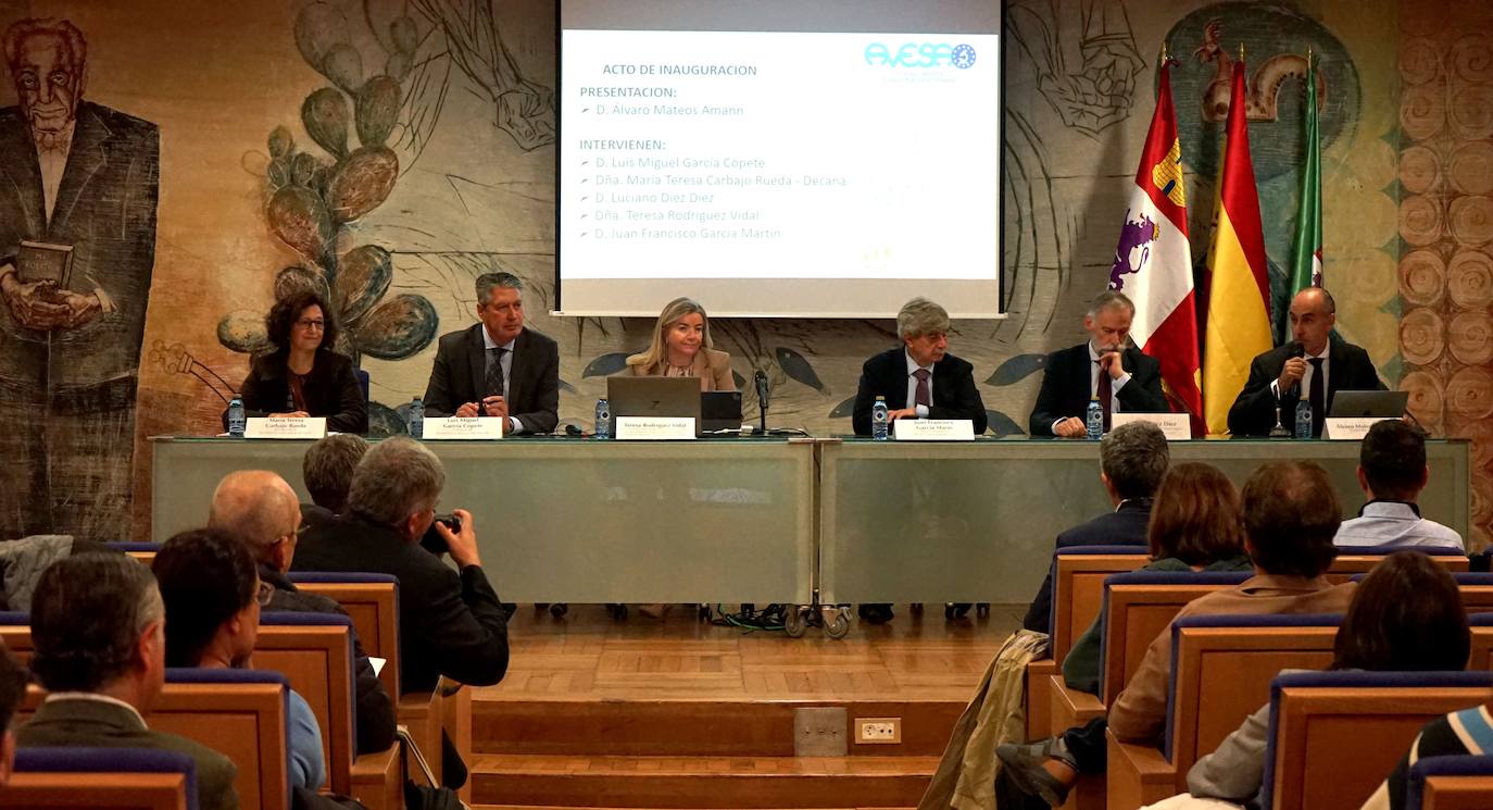 Organizadas por la Asociación de Veterinarios Especialistas en Seguridad Alimentaria, reúne este jueves y viernes en León a profesionales expertos en salud animal y humana