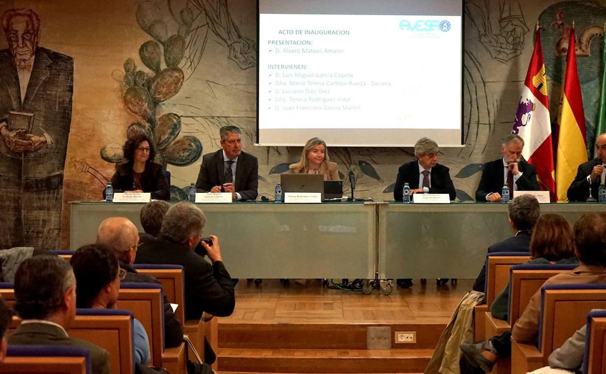 Decenas de profesionales se reúnen en León con motivos de estas jornadas.