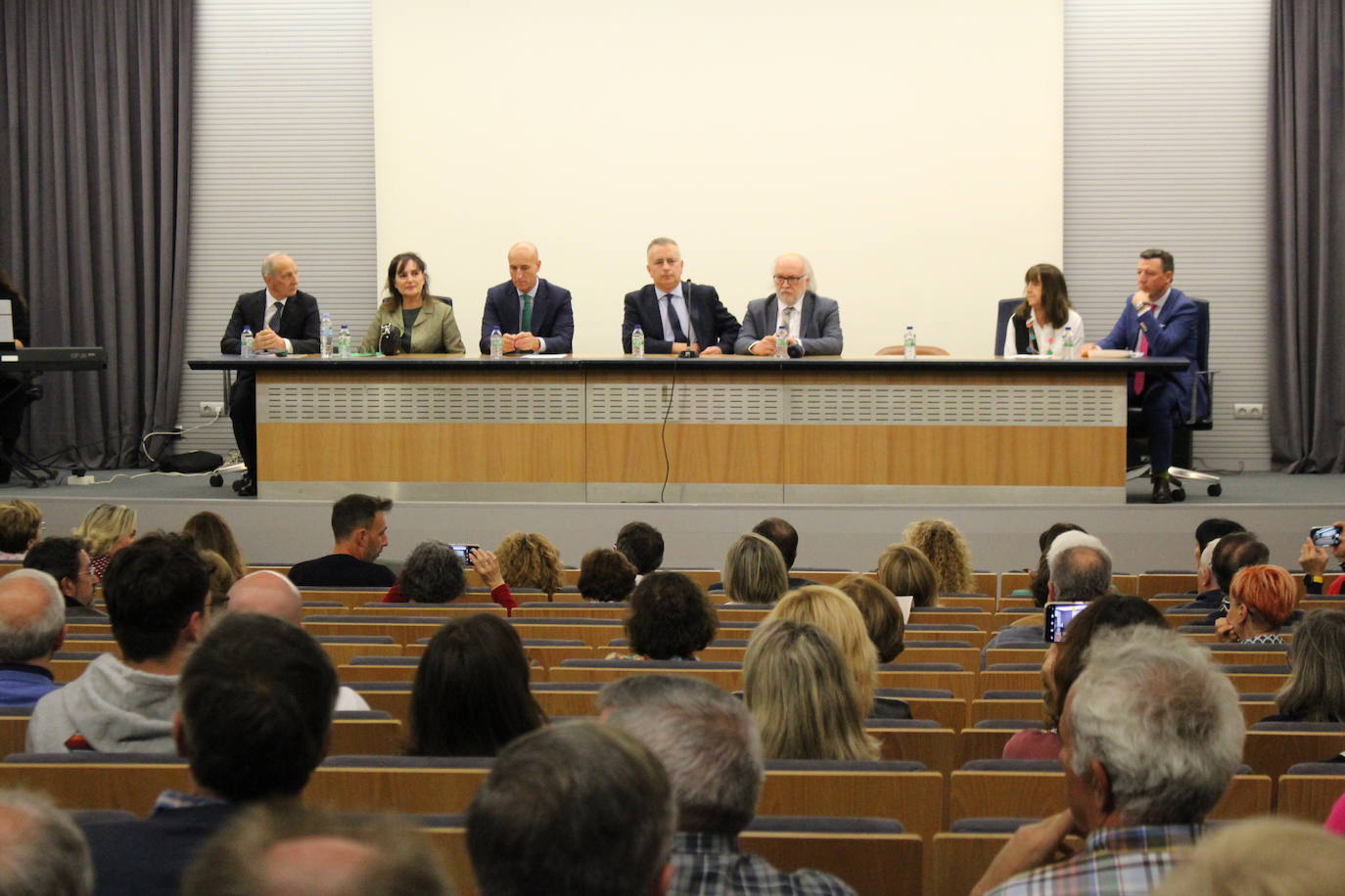 Fotos: Acto de inauguración de los 50 años del IES Ordoño II