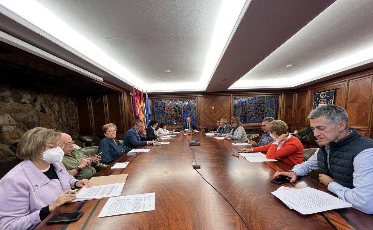 Copete ha destacado que pronto la ciudad de León podrá disfrutar de su muralla, sin edificios anexos a ella. 
