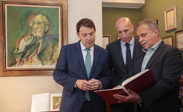 El presidente de la Junta inaugura la Casa Museo de Pereira junto con el alcalde de León y el director de la Fundación. 