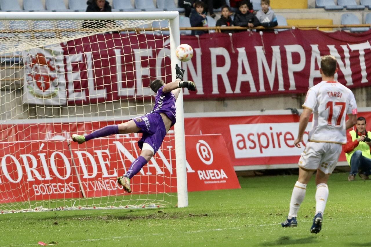 El conjunto leonés vuelve a vencer en el Reino de León en un partido muy solvente ante el conjunto pontevedrés.