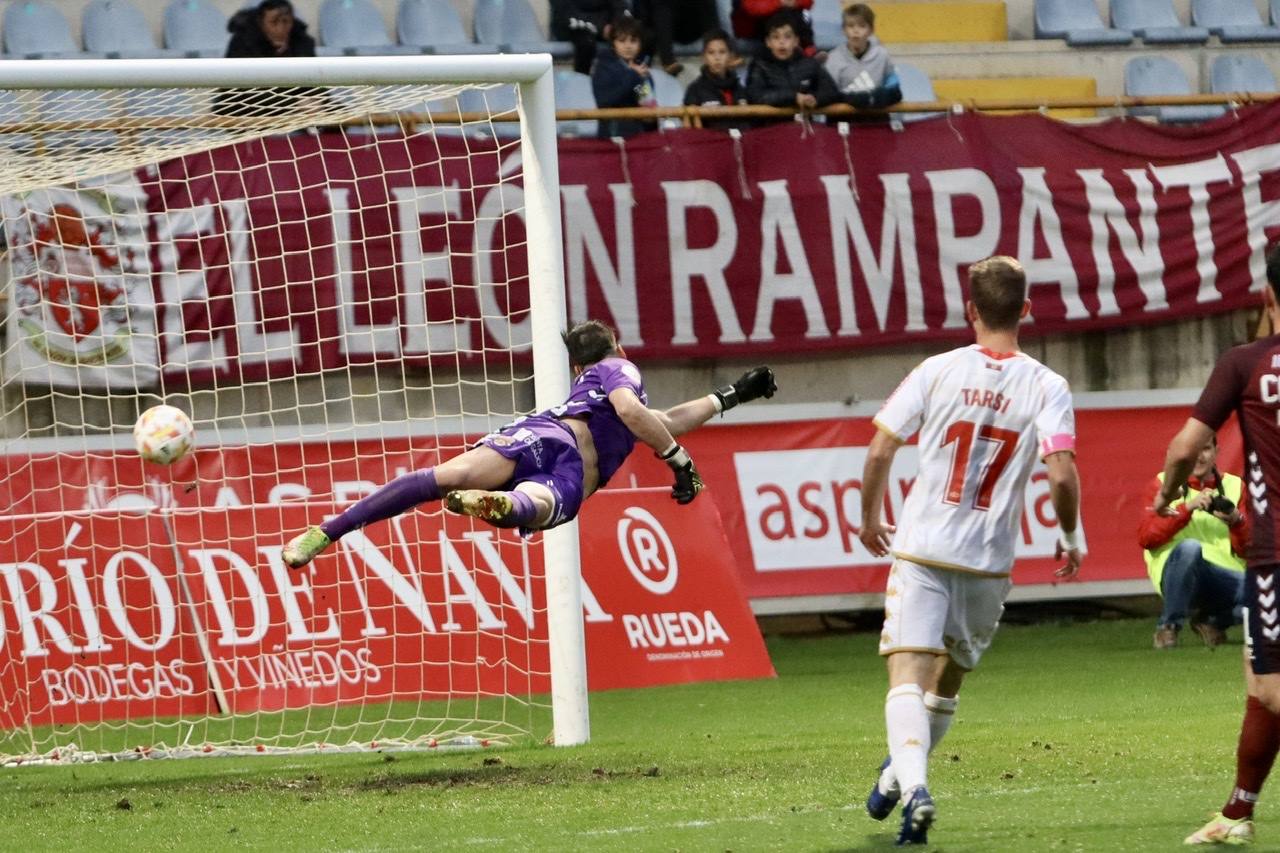 El conjunto leonés vuelve a vencer en el Reino de León en un partido muy solvente ante el conjunto pontevedrés.