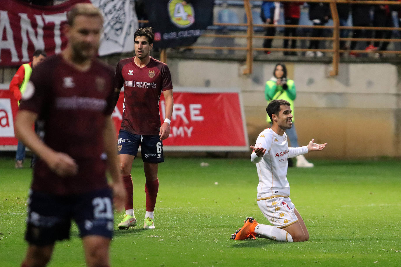 El conjunto leonés vuelve a vencer en el Reino de León en un partido muy solvente ante el conjunto pontevedrés.