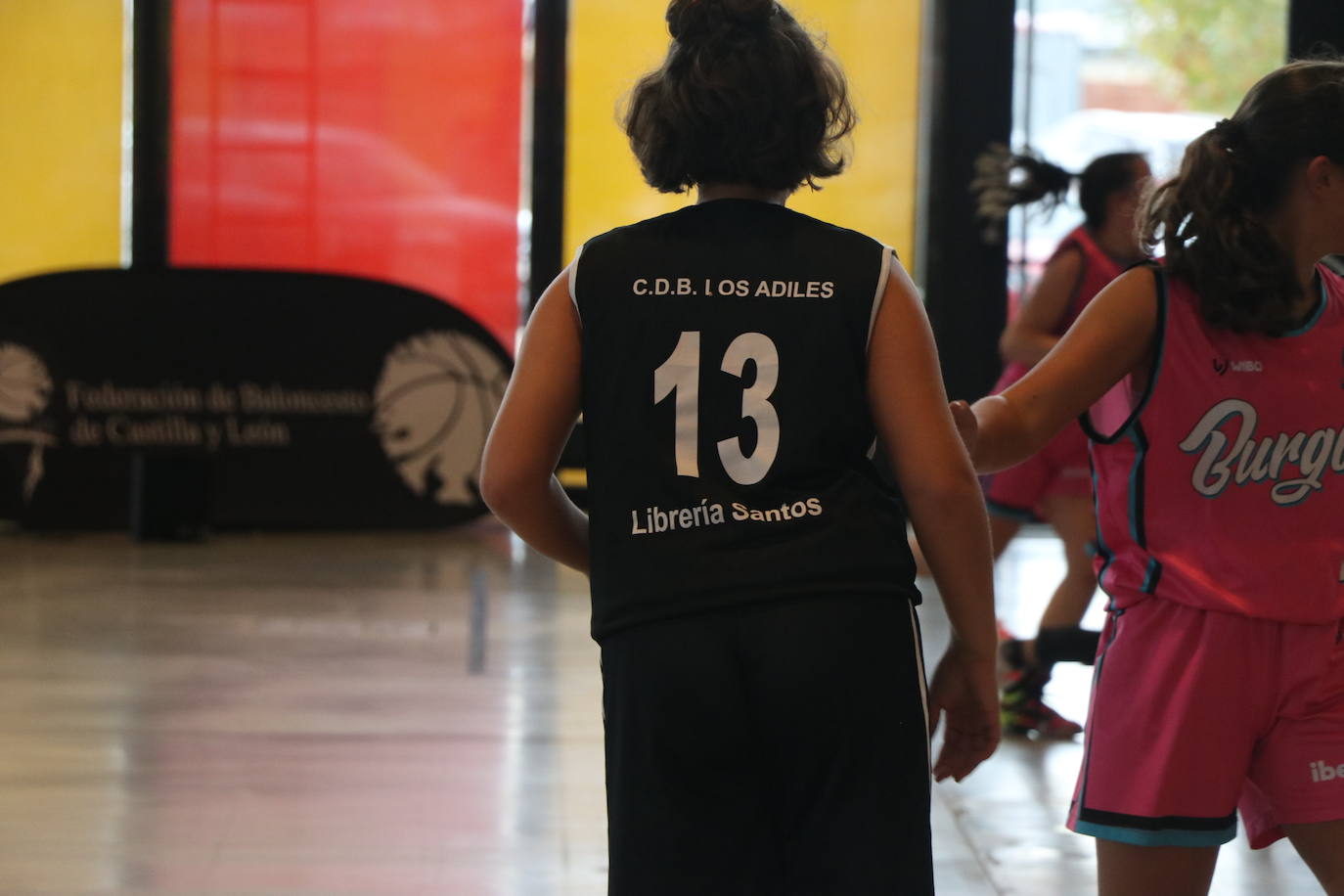 El Palacio de Exposiciones de León acoge este sábado y domingo el Júnior NBA, donde más de 800 niños y niñas disfrutarán del baloncesto