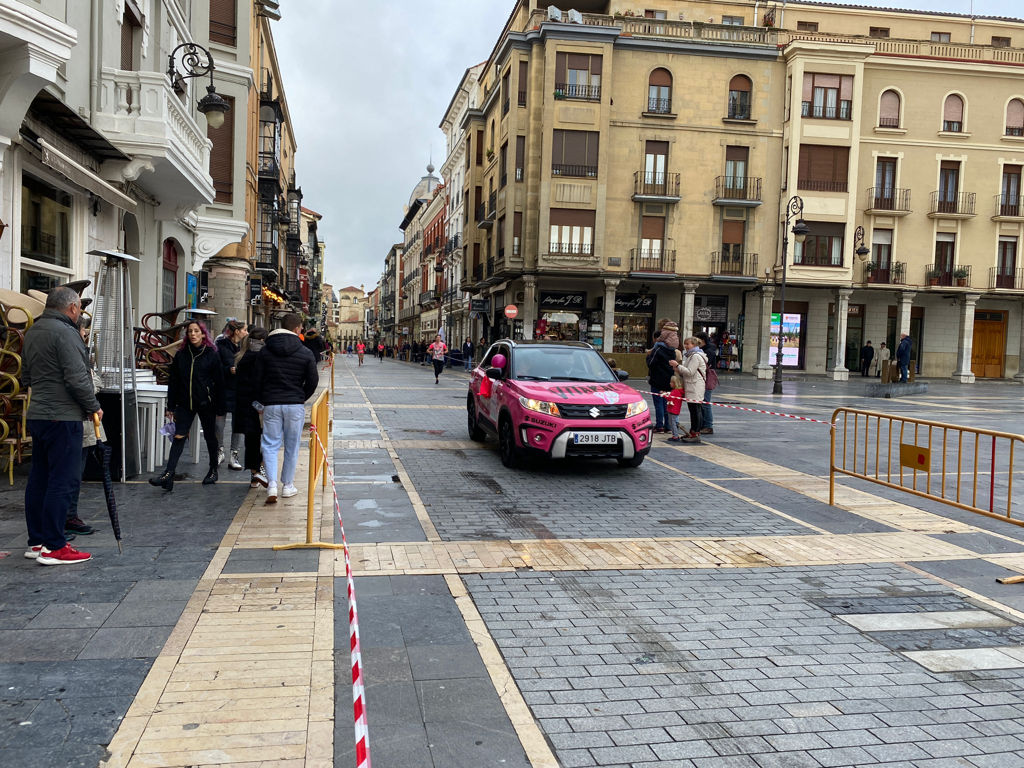 Fotos: VIII Carrera de la Mujer Contra el Cáncer de Mama desde calle Ancha, Santo Domingo y Catedral