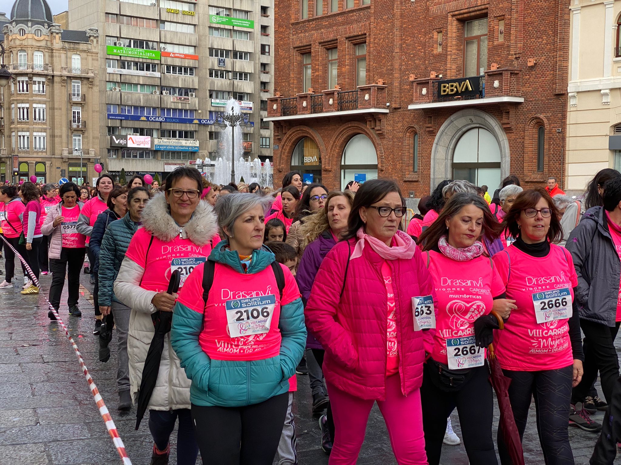 Fotos: VIII Carrera de la Mujer Contra el Cáncer de Mama desde calle Ancha, Santo Domingo y Catedral