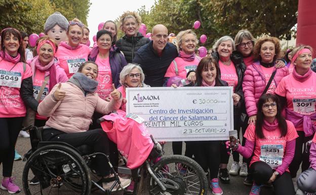 Imagen. Celebración de la VIII Carrera solidaria de la Mujer Contra el Cáncer de Mama. 