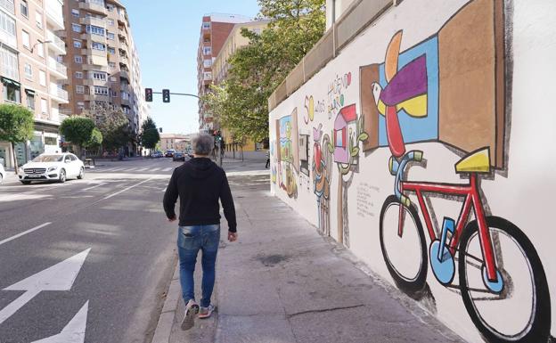 Mural colaborativo de Manolo Sierra en la calle Gondomar