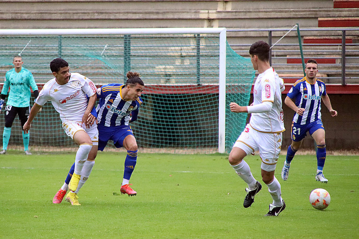 Júpiter y Deportiva B protagonizaron el primer 'miniderbi' de la temporada con los leoneses ejerciendo de locales