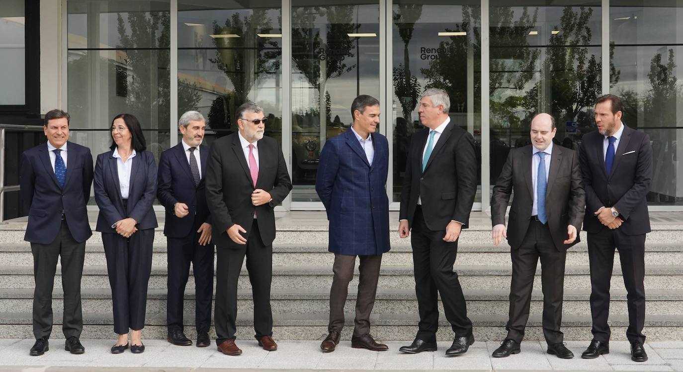 El presidente del Gobierno, Pedro Sánchez, visita el centro de I+D+i de Renault Group en Valladolid.