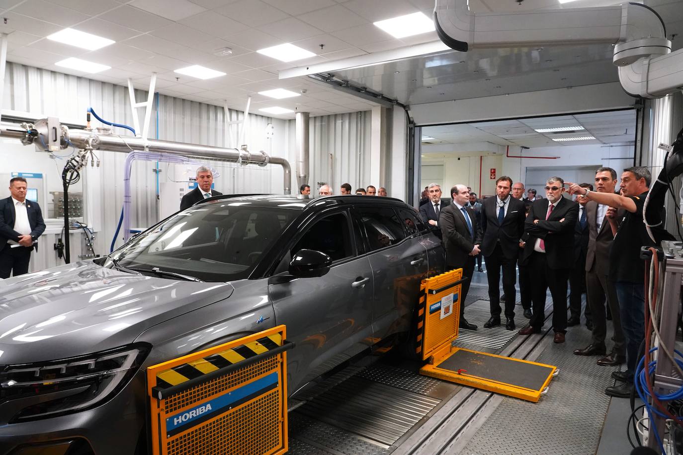 El presidente del Gobierno, Pedro Sánchez, visita el centro de I+D+i de Renault Group en Valladolid.