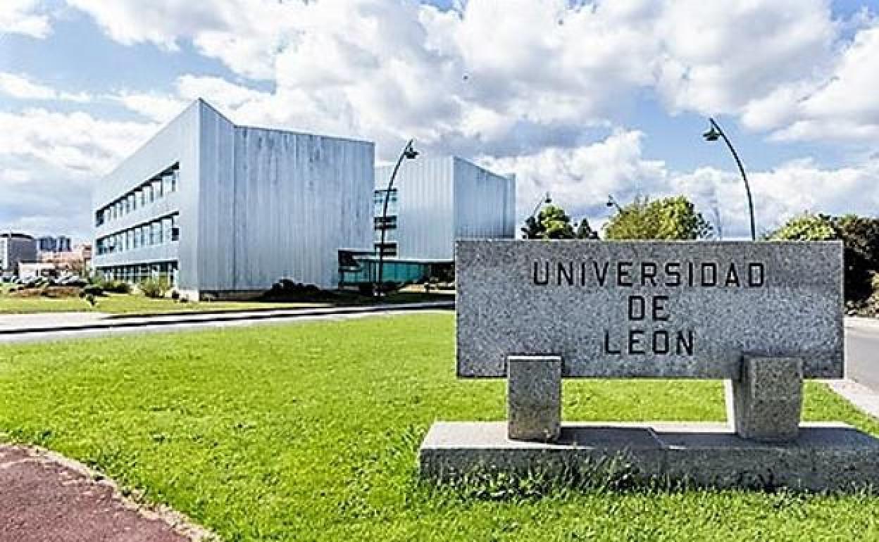 Imagen de archivo de la entrada en el campus de Vegazana de la Universidad de León. 